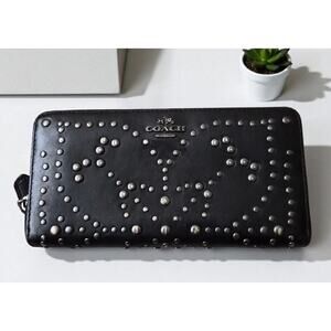 COACH STREET TAXI ZIP AROUND CREDIT CARD HOLDER WALLET BLACK STUDDED LEATHER